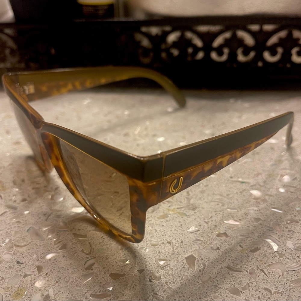Charles Jourdan Sunglasses
8757 J 136